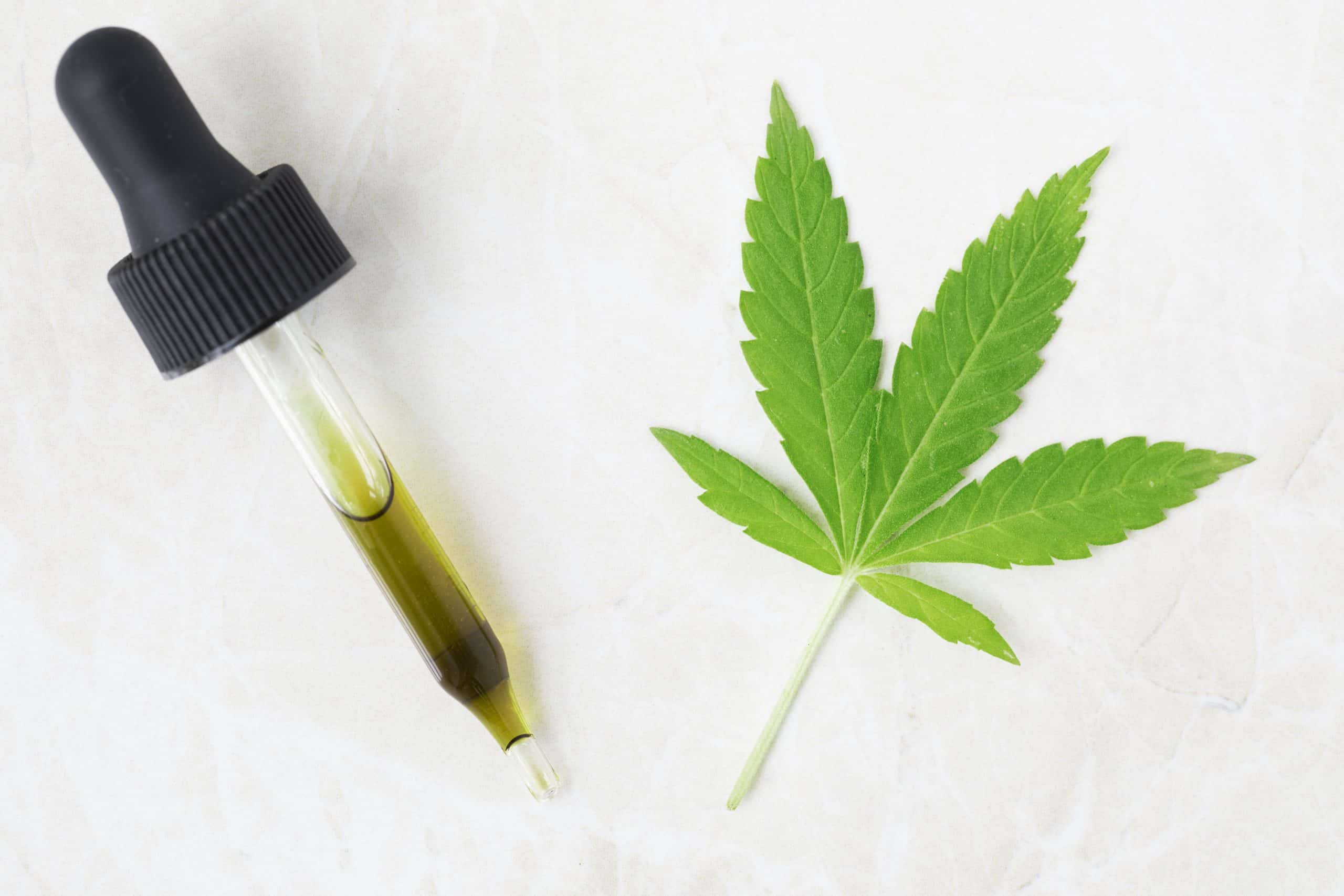 Acheter son huile de CBD en ligne ou au magasin : quelle option choisir ?